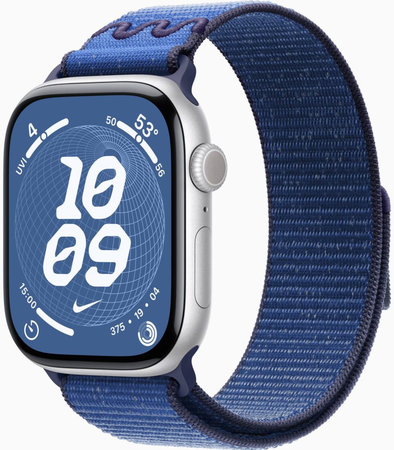MGD64_VW_34FR+watch-case-46-aluminum-silver-nc-s11_VW_34FR+watch-face-46-nike-sportloop-blueribbon-s11_VW_34FR_GEO_US